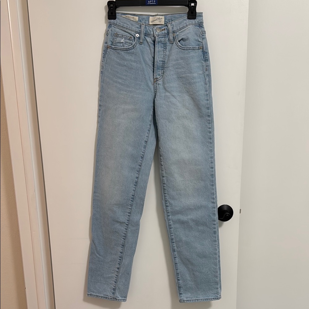 Universal Thread Blue Straight Leg Jeans Classic Fit